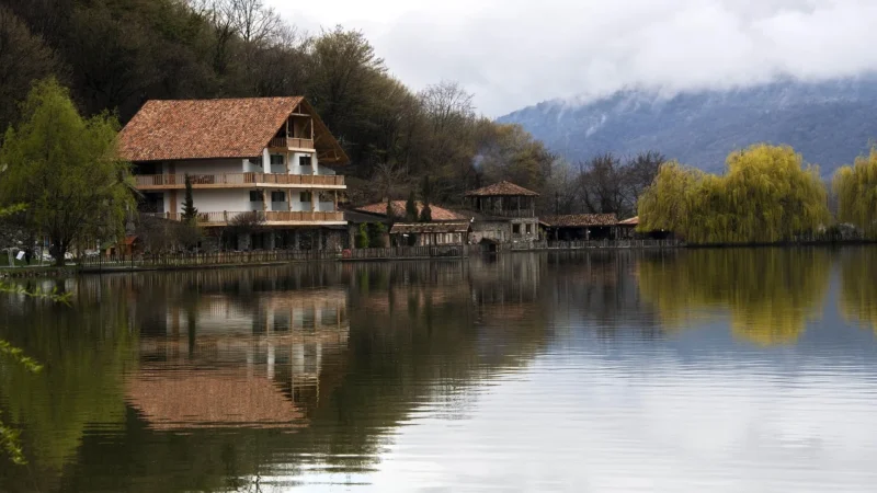 Pakiety spa nad jeziorem: wypoczynek w hotelu na Mazurach